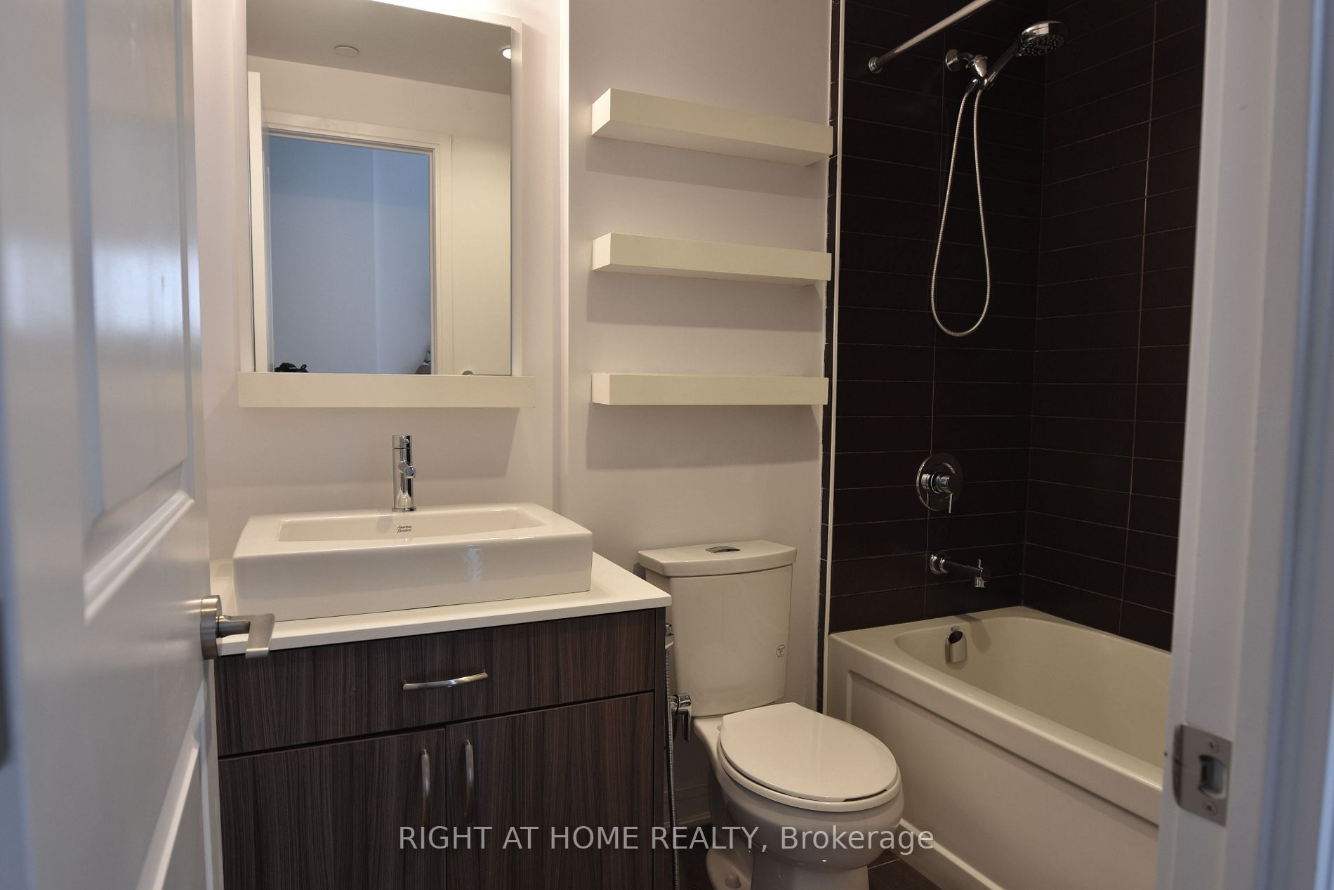 9199 Yonge Street, #517