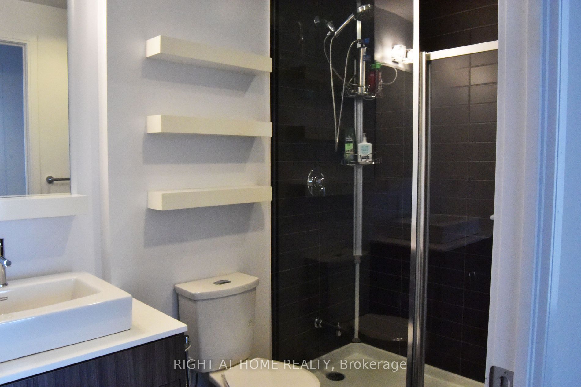 9199 Yonge Street, #517