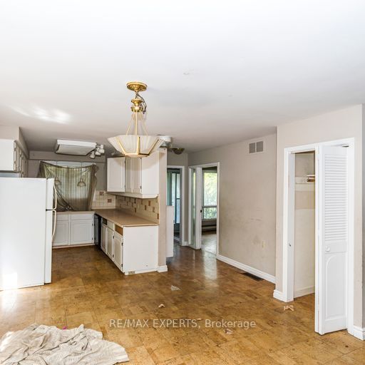 9185 Bathurst St