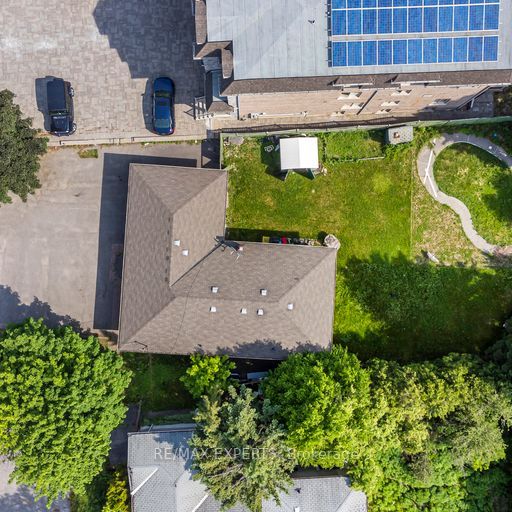 9185 Bathurst St