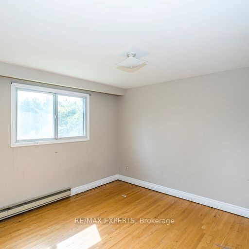 9185 Bathurst St