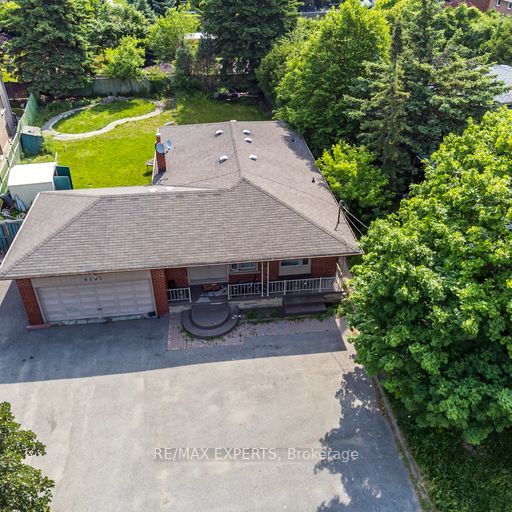 9185 Bathurst St