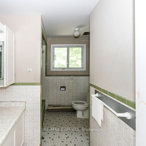 9185 Bathurst St
