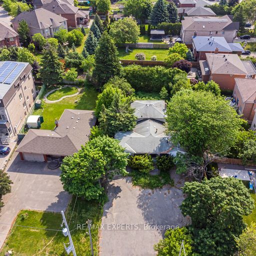 9185 Bathurst St