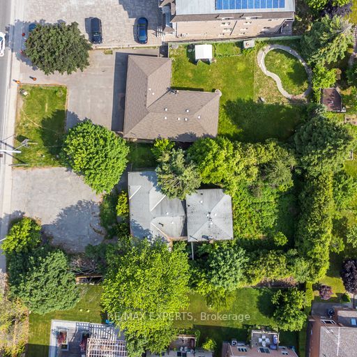 9185 Bathurst St