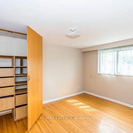 9185 Bathurst St