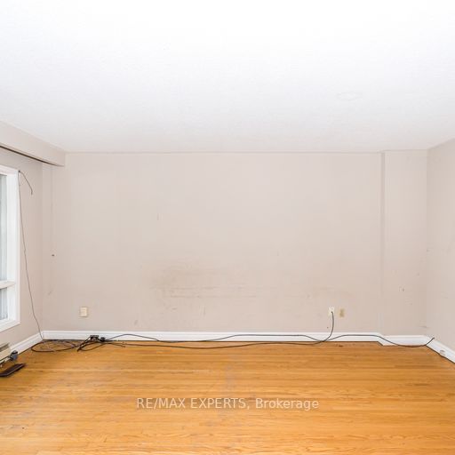 9185 Bathurst St