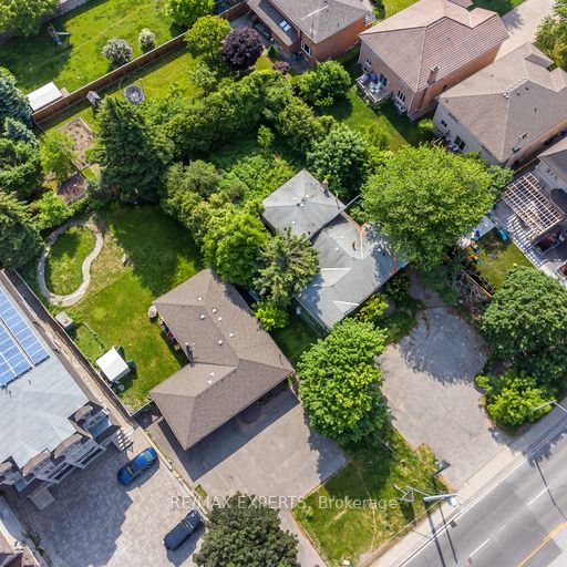 9185 Bathurst St