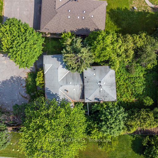 9185 Bathurst St
