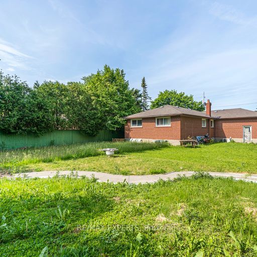 9185 Bathurst St