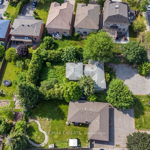 9185 Bathurst St