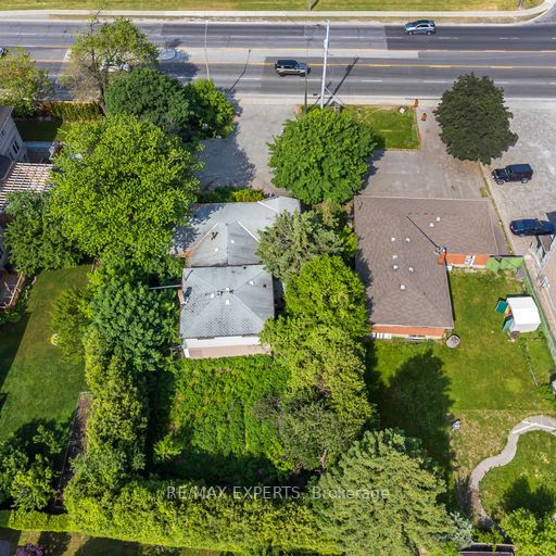 9185 Bathurst St