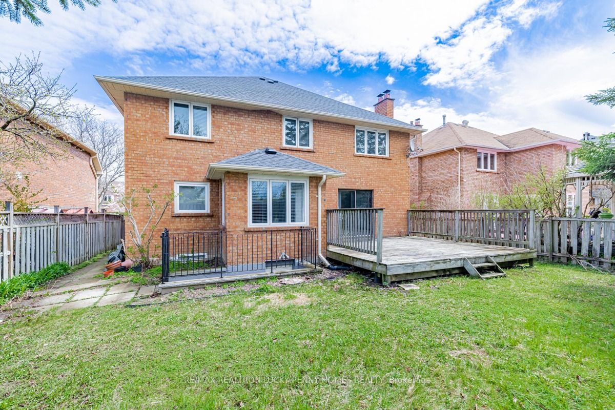 30 Holbrook Crt