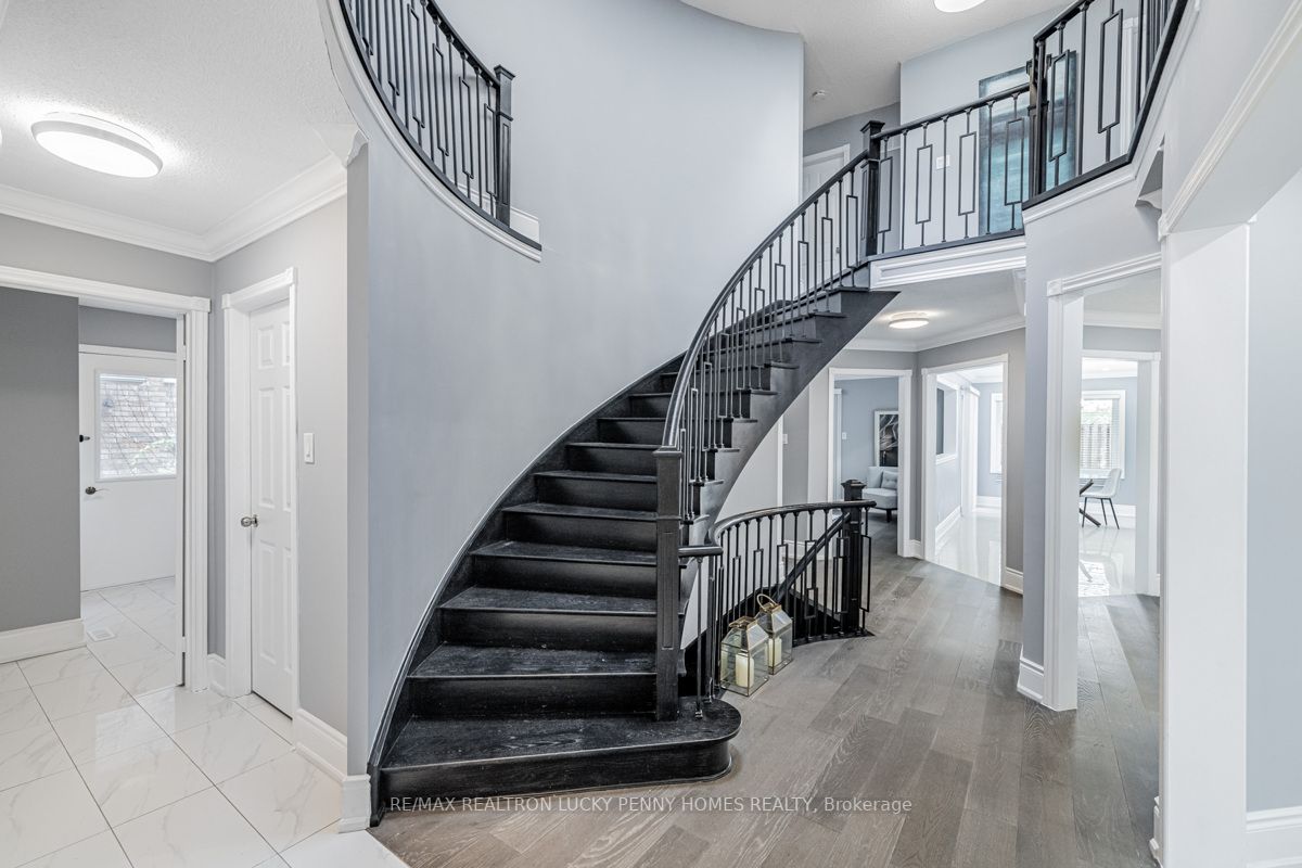 30 Holbrook Crt