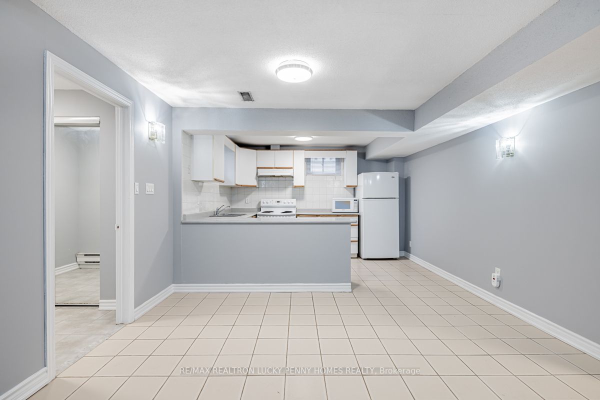30 Holbrook Crt