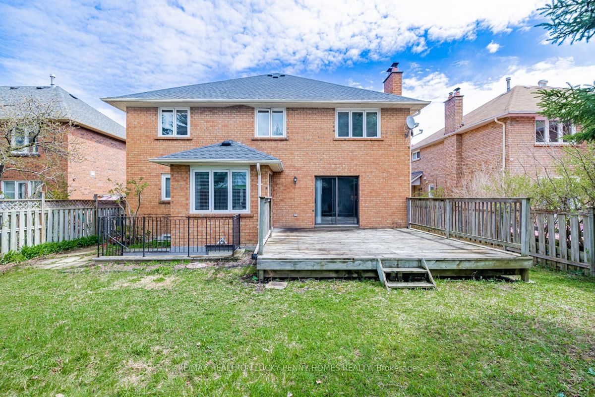 30 Holbrook Crt