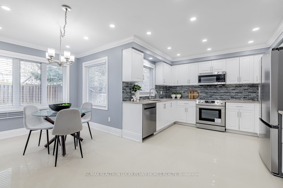 30 Holbrook Crt
