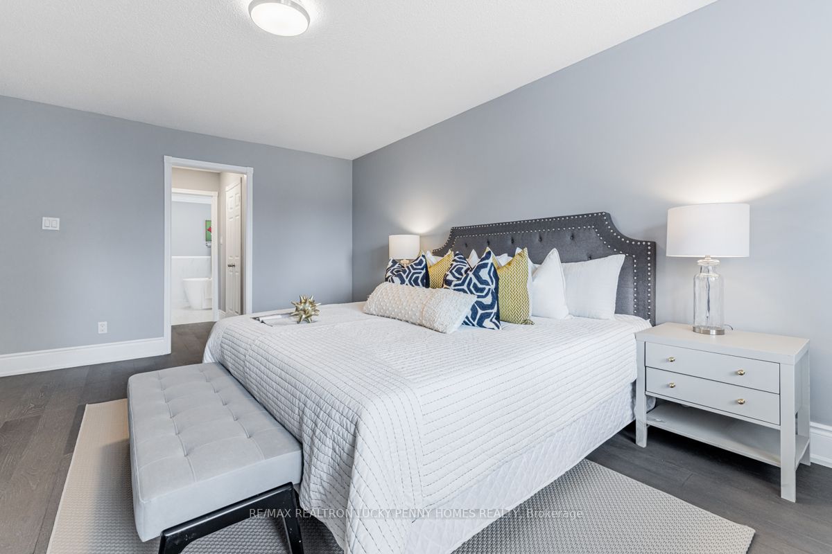 30 Holbrook Crt