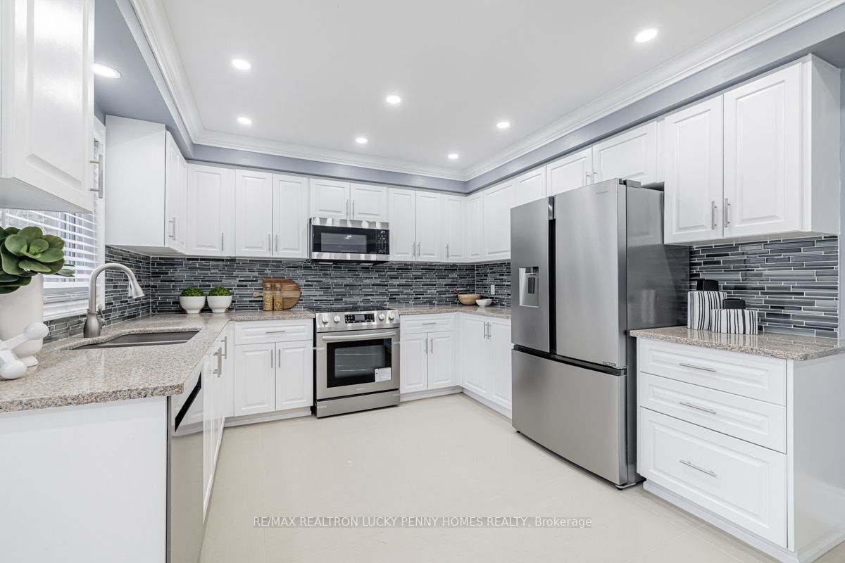 30 Holbrook Crt