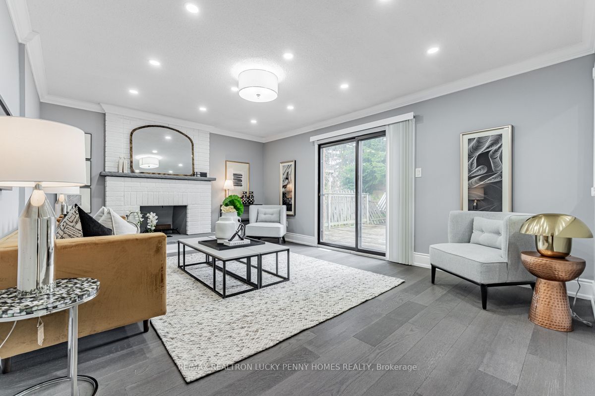 30 Holbrook Crt