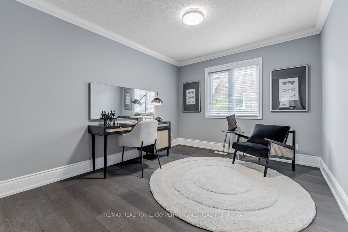 30 Holbrook Crt