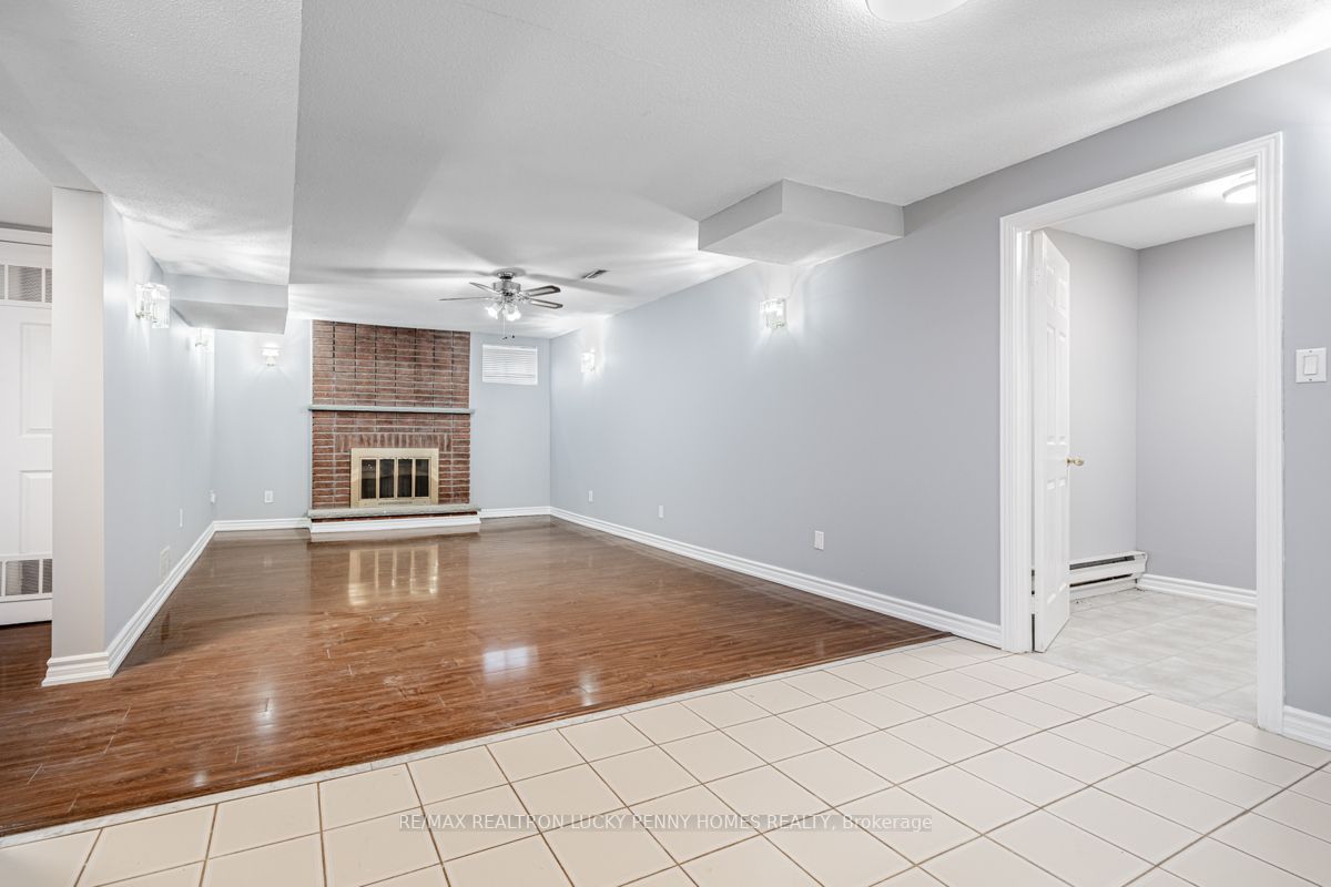 30 Holbrook Crt