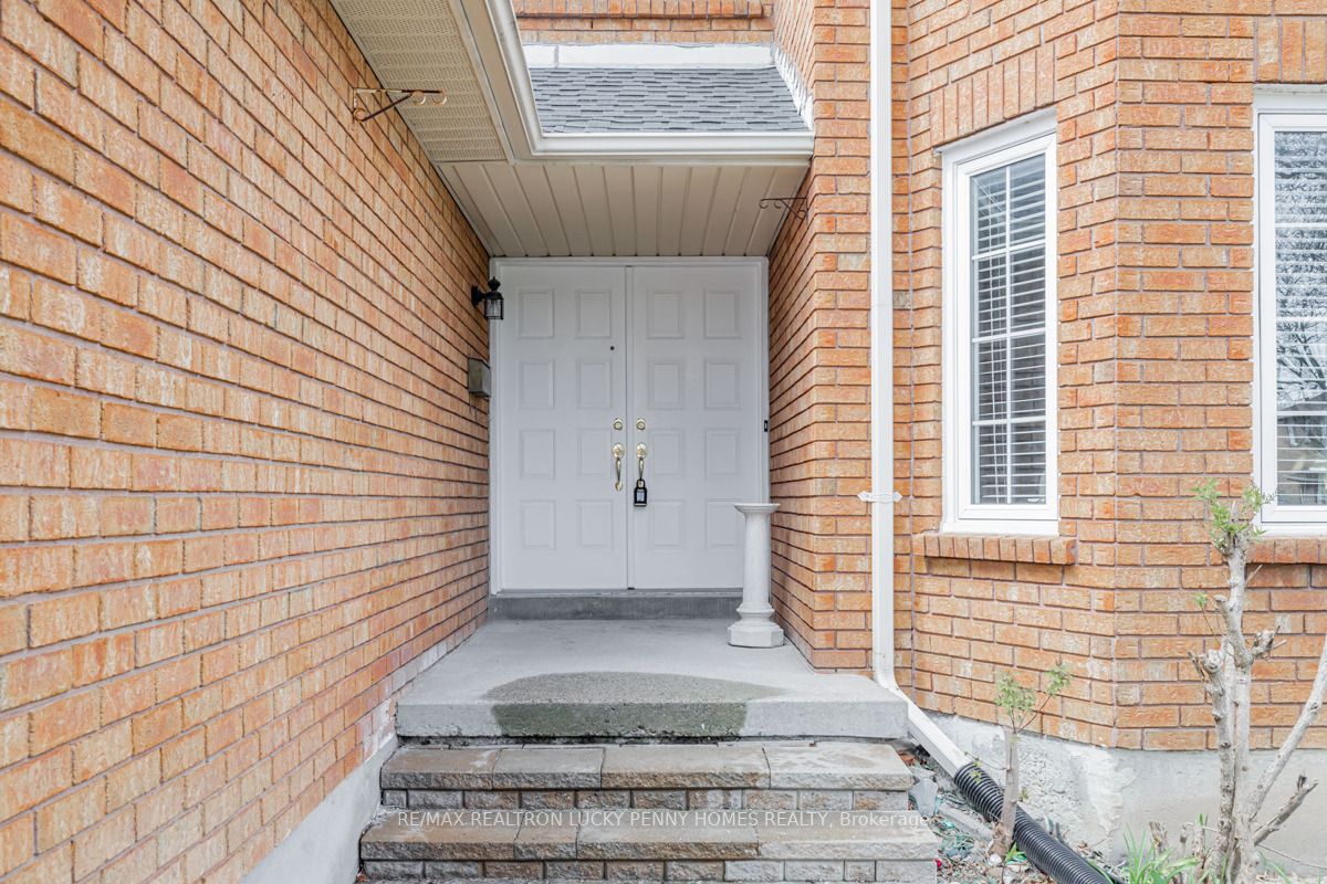 30 Holbrook Crt