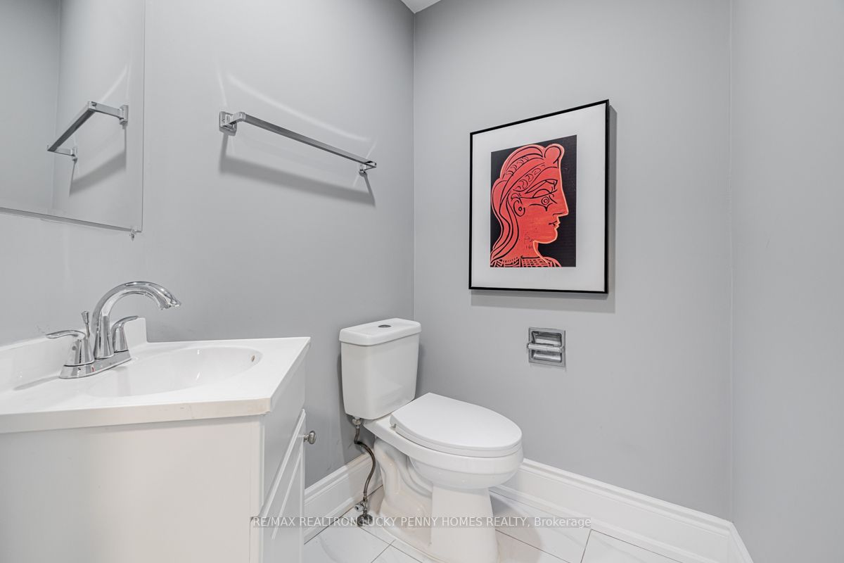 30 Holbrook Crt