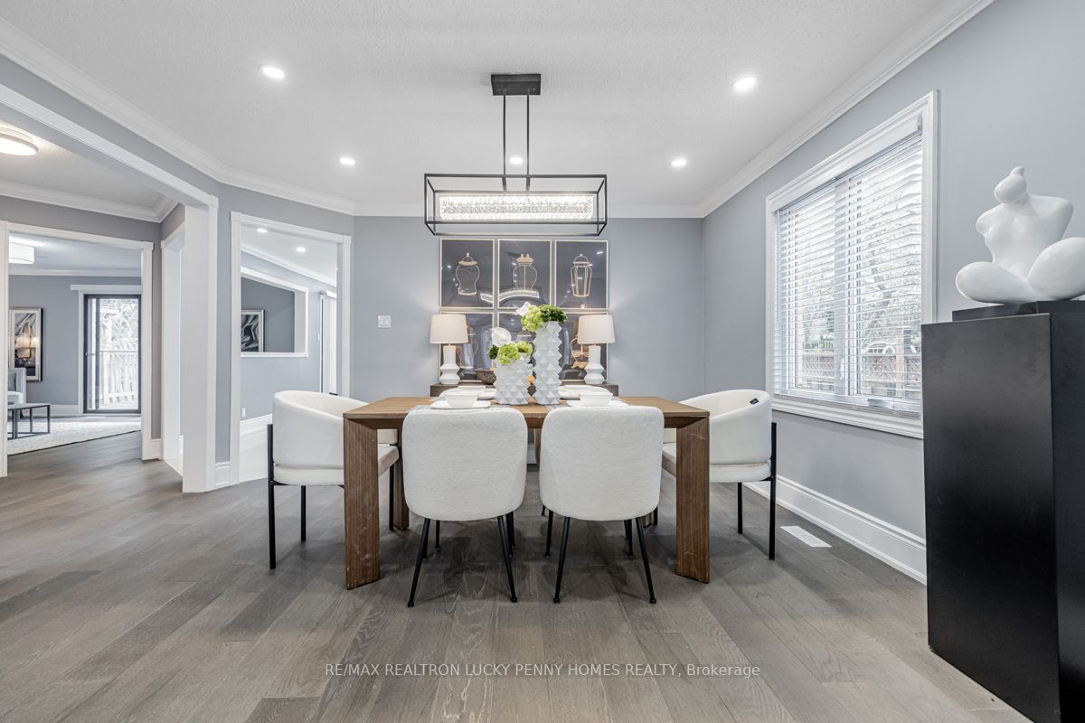 30 Holbrook Crt