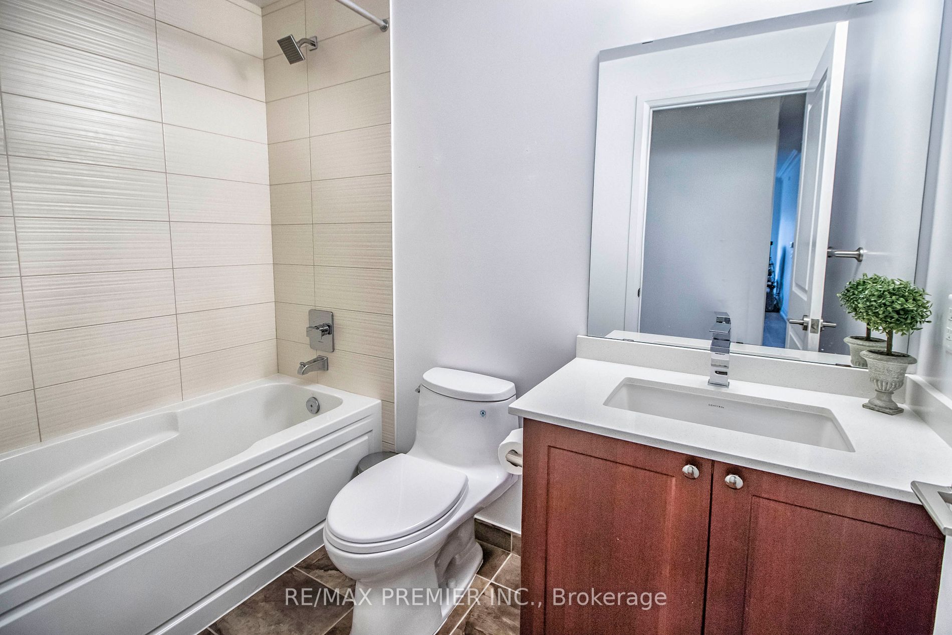 7900 Bathurst St, #331