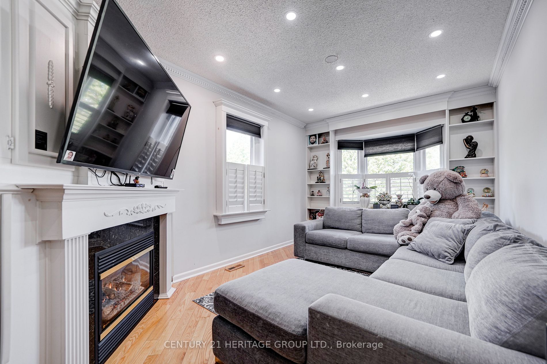 728 Shanahan Blvd