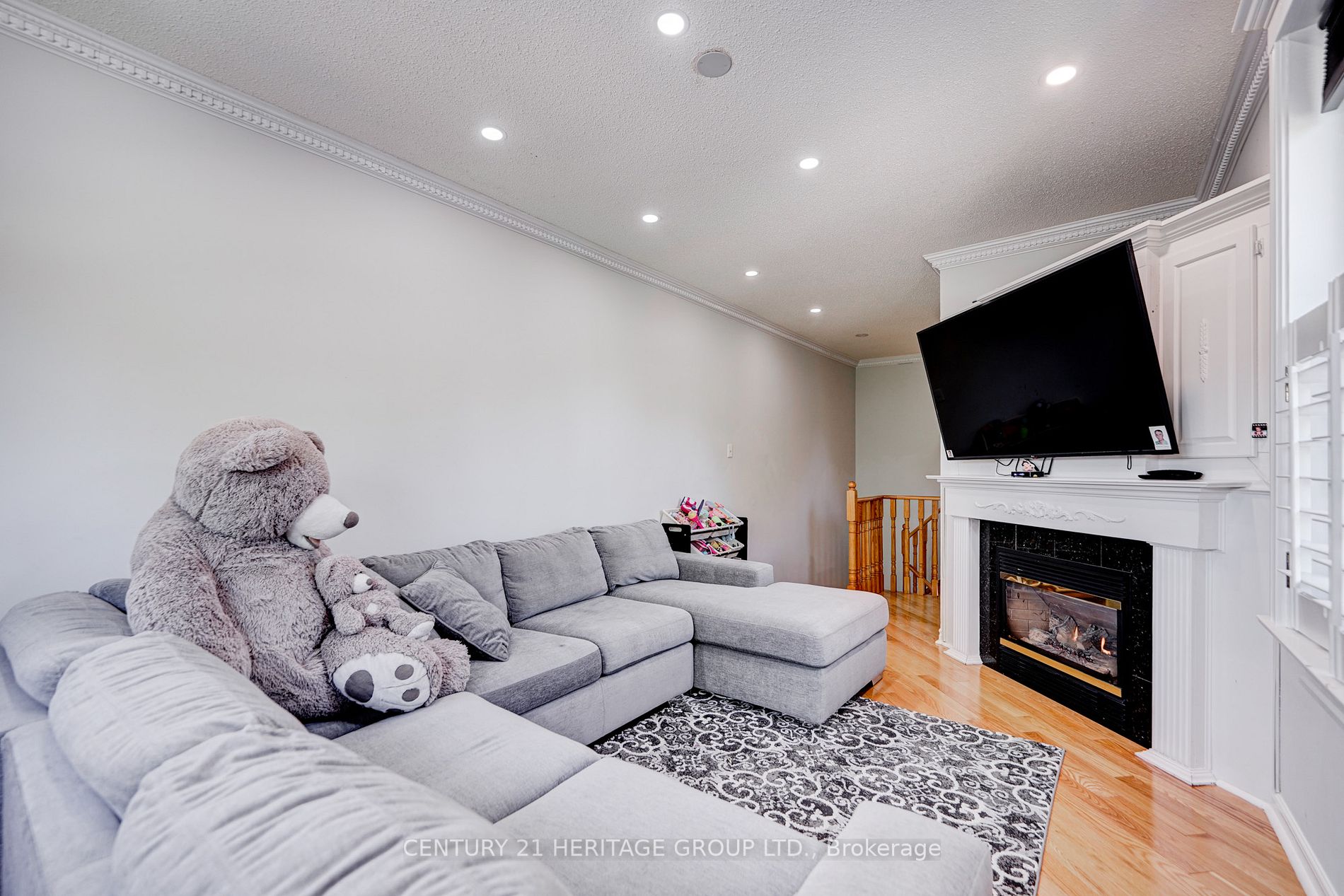 728 Shanahan Blvd