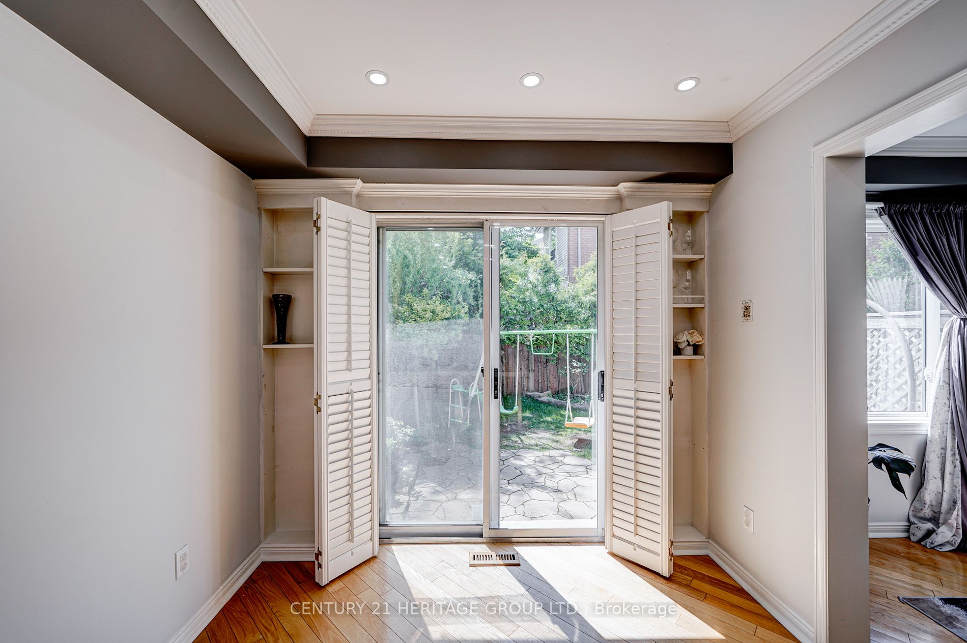 728 Shanahan Blvd