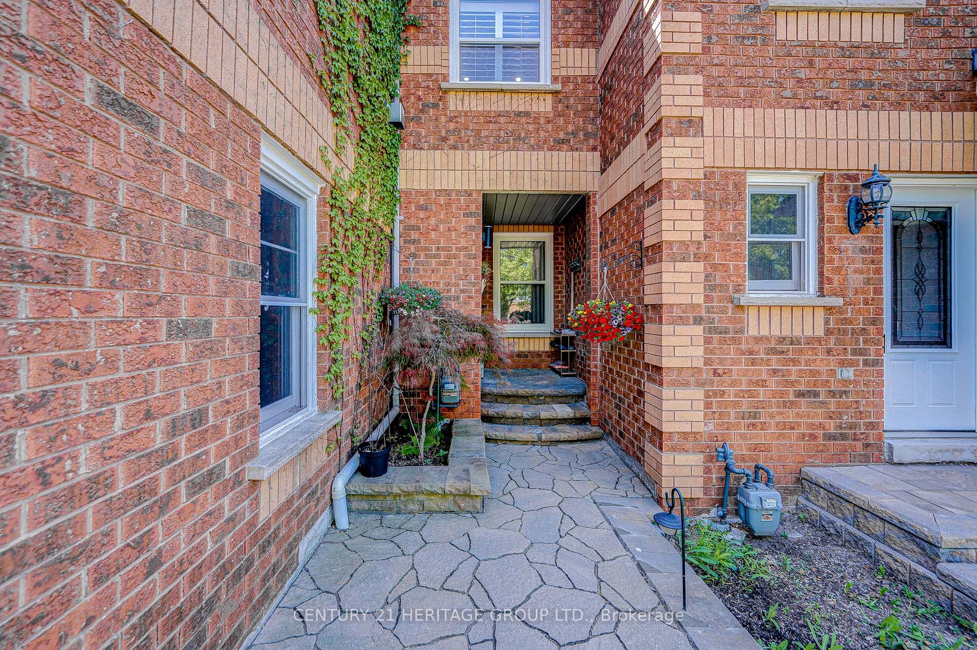728 Shanahan Blvd