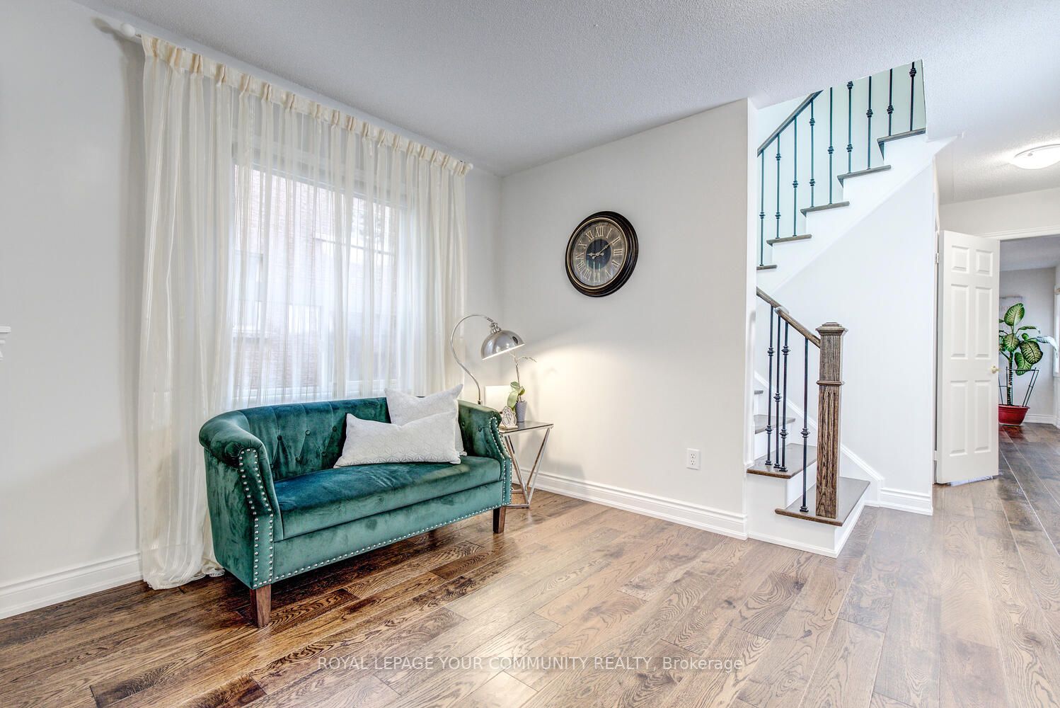 71 Queensbridge Dr