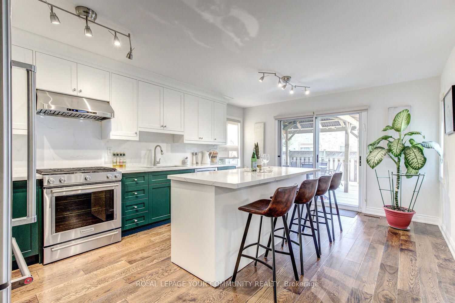 71 Queensbridge Dr