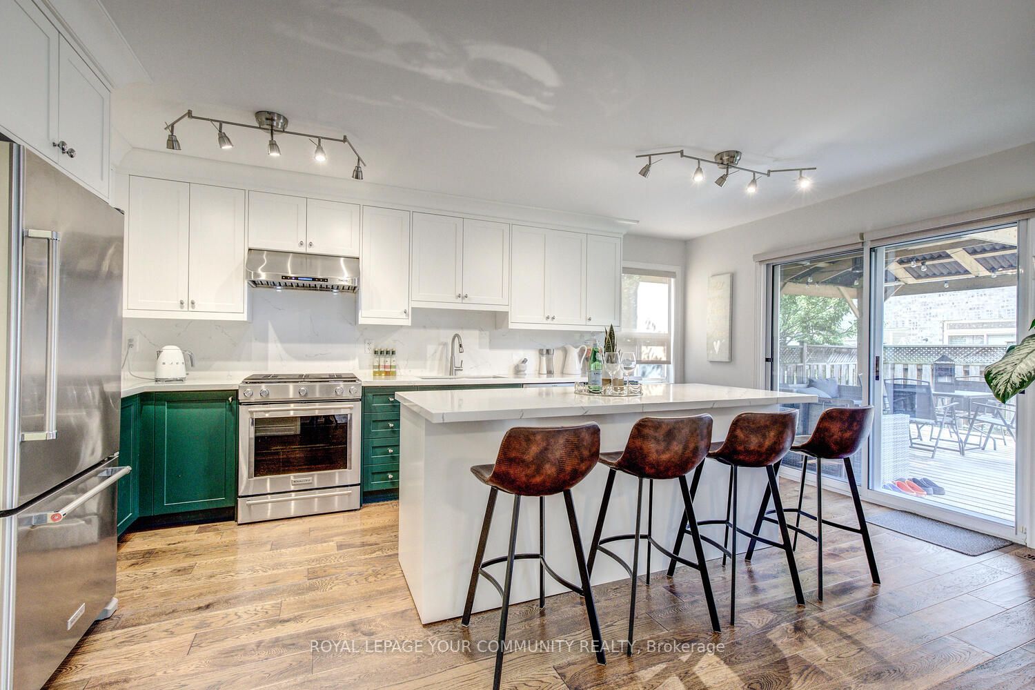 71 Queensbridge Dr