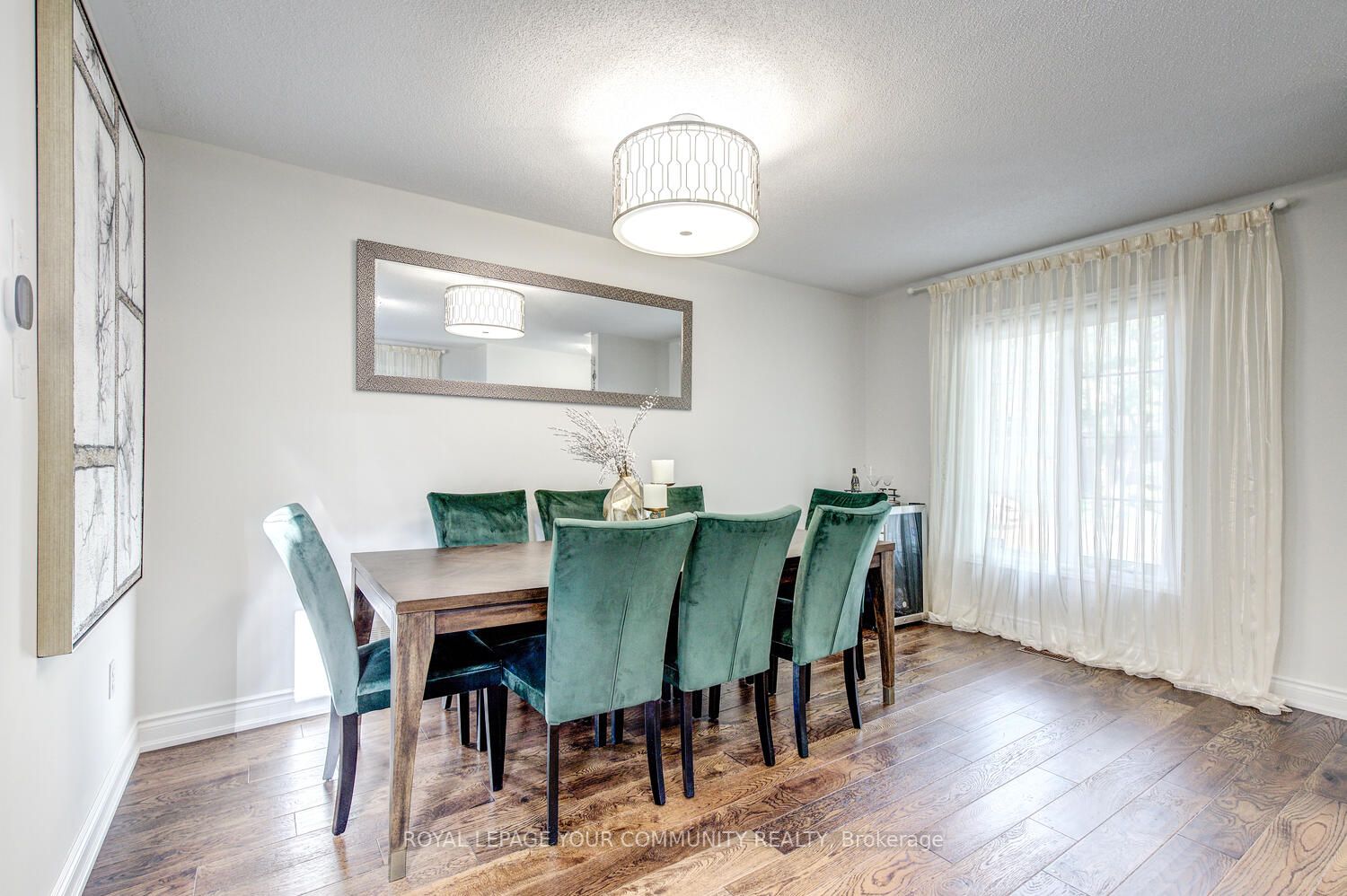 71 Queensbridge Dr
