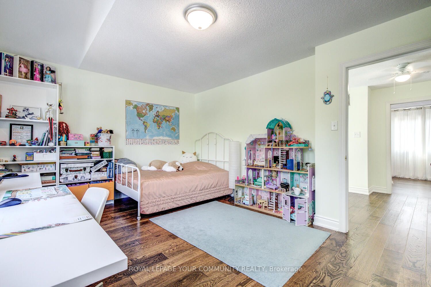 71 Queensbridge Dr