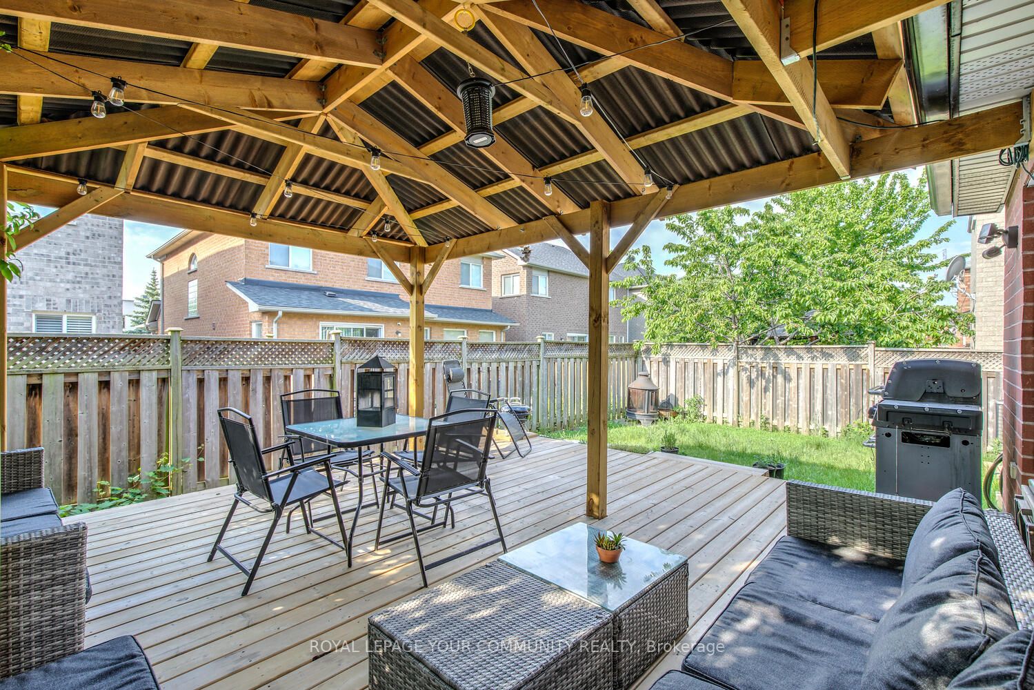 71 Queensbridge Dr