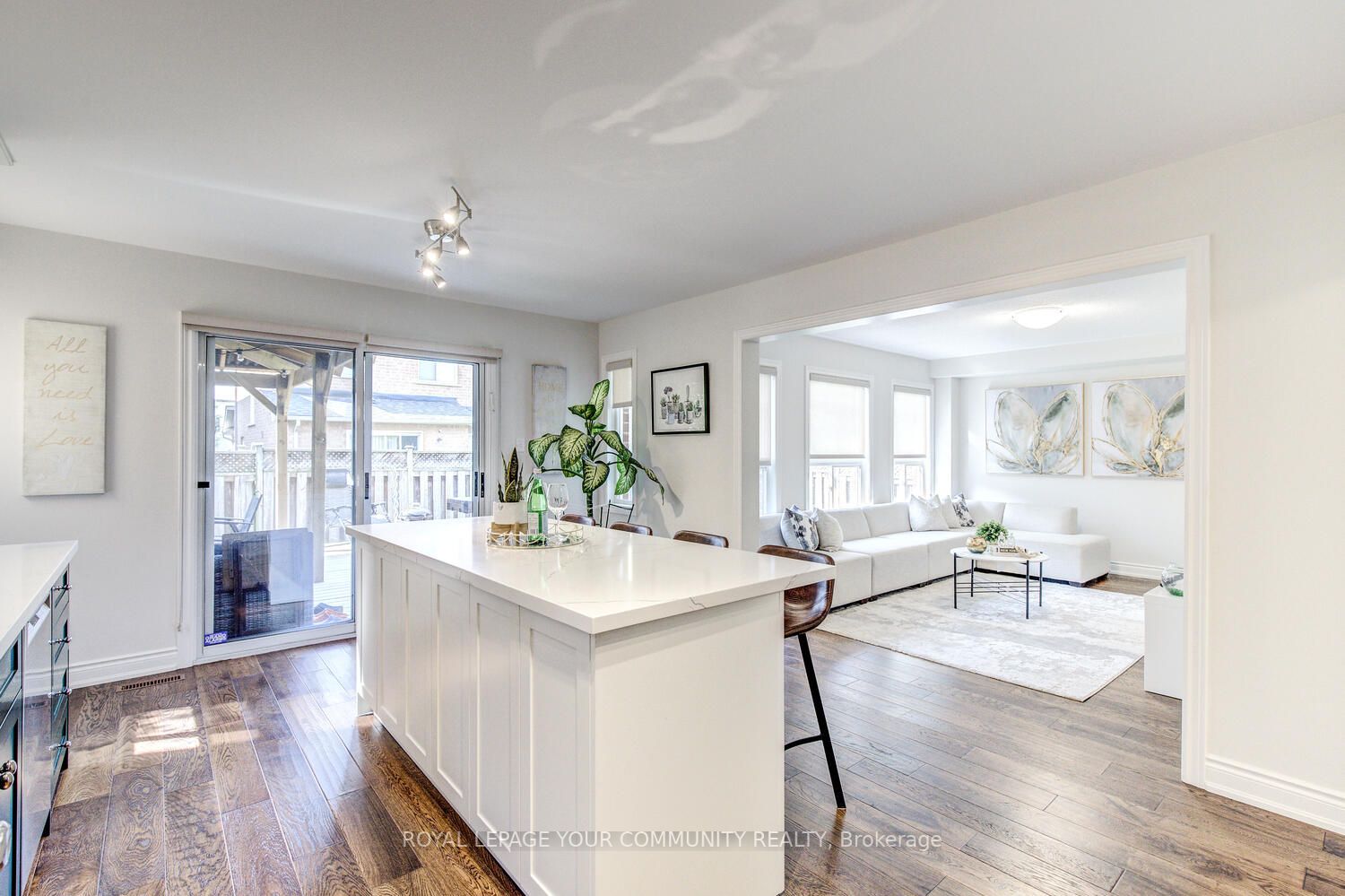 71 Queensbridge Dr