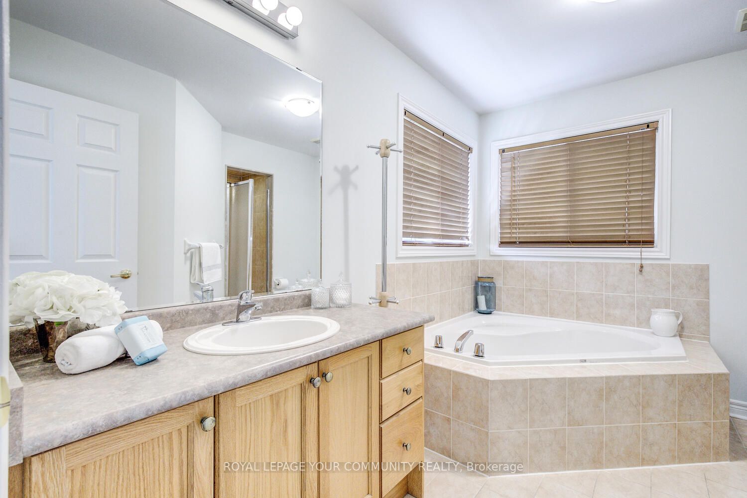 71 Queensbridge Dr