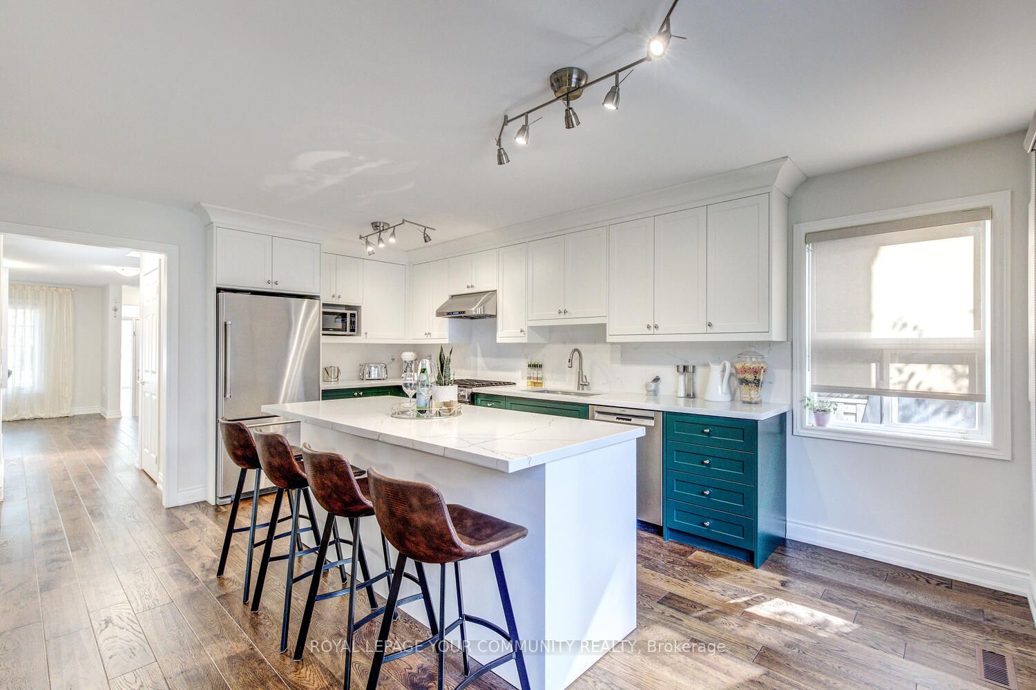 71 Queensbridge Dr