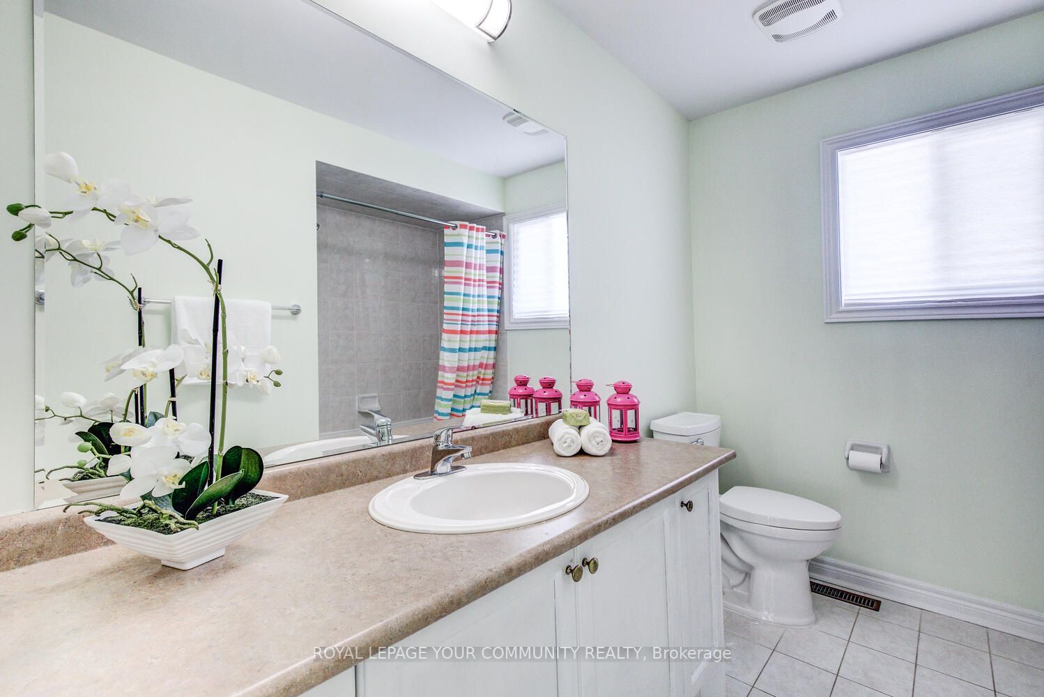 71 Queensbridge Dr