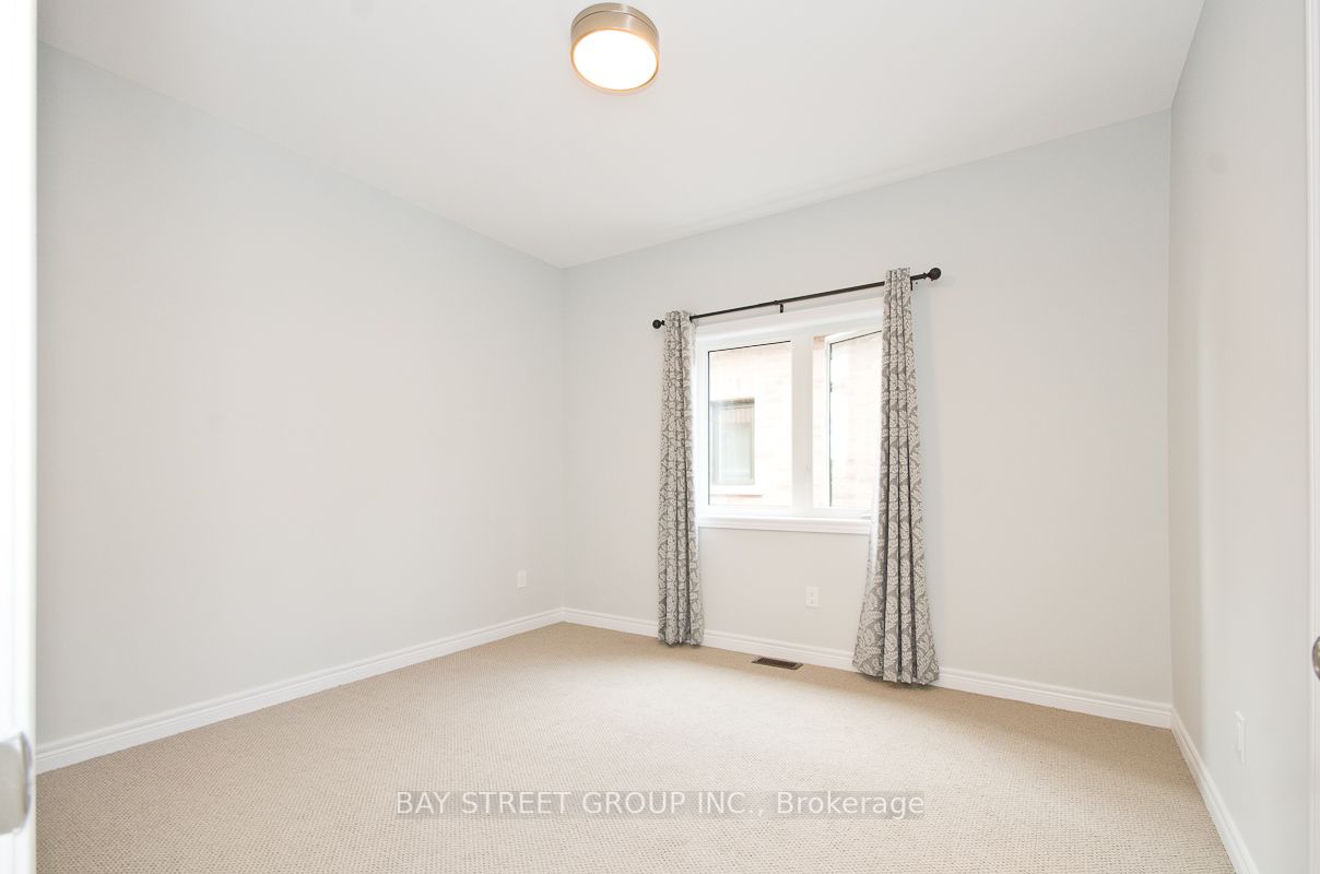 92 Pine Hill Cres