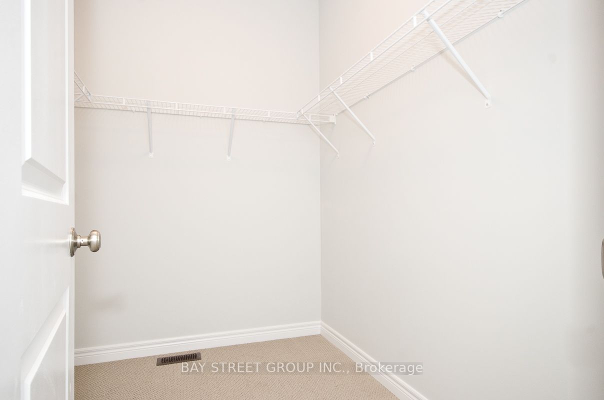 92 Pine Hill Cres