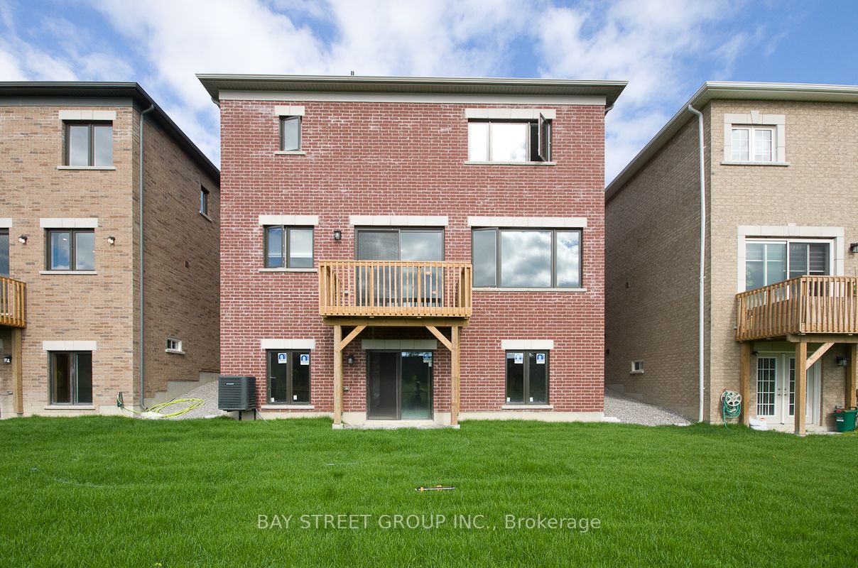92 Pine Hill Cres