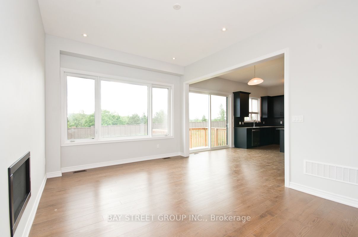 92 Pine Hill Cres