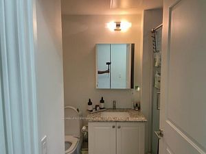 9618 Yonge St, #303