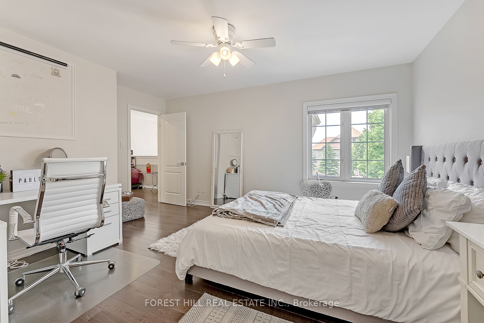 101 Thornhill Woods Dr